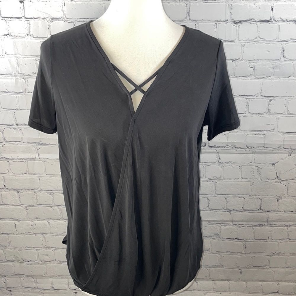 🖤✨ Francesca’s Black Top - Size Medium - Very Soft - Short Sleeved